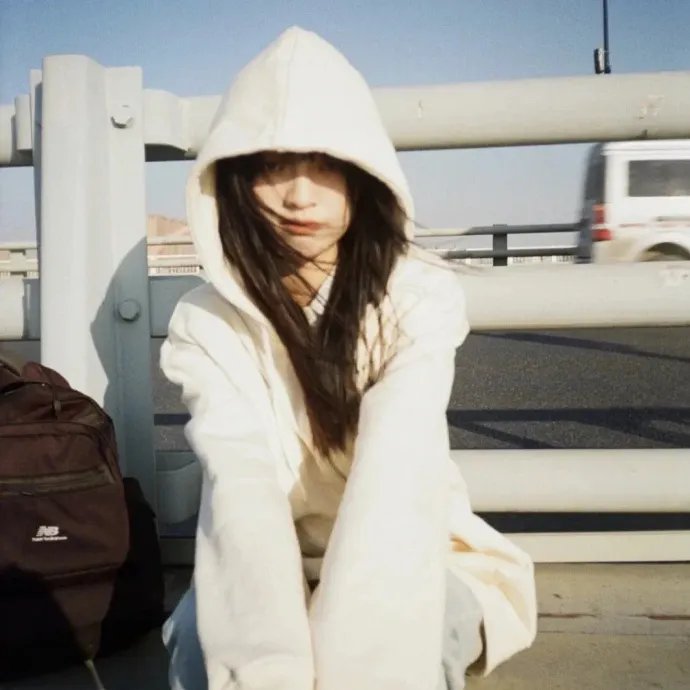 上班摸鱼，被总裁老公抓个正着